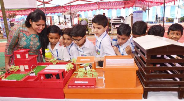 Students of Police DAV Public School visited the Pashu Palan mela along with their teachers on 23-9-2019